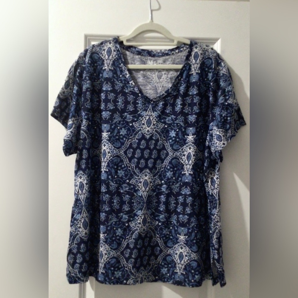 Style & Co. Navy and White Patterned V-Neck Tee